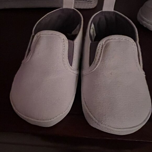 White slip on shoes - Picture 4 of 4